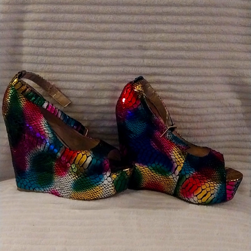 Mona Mia size 8 1/2 rainbow color